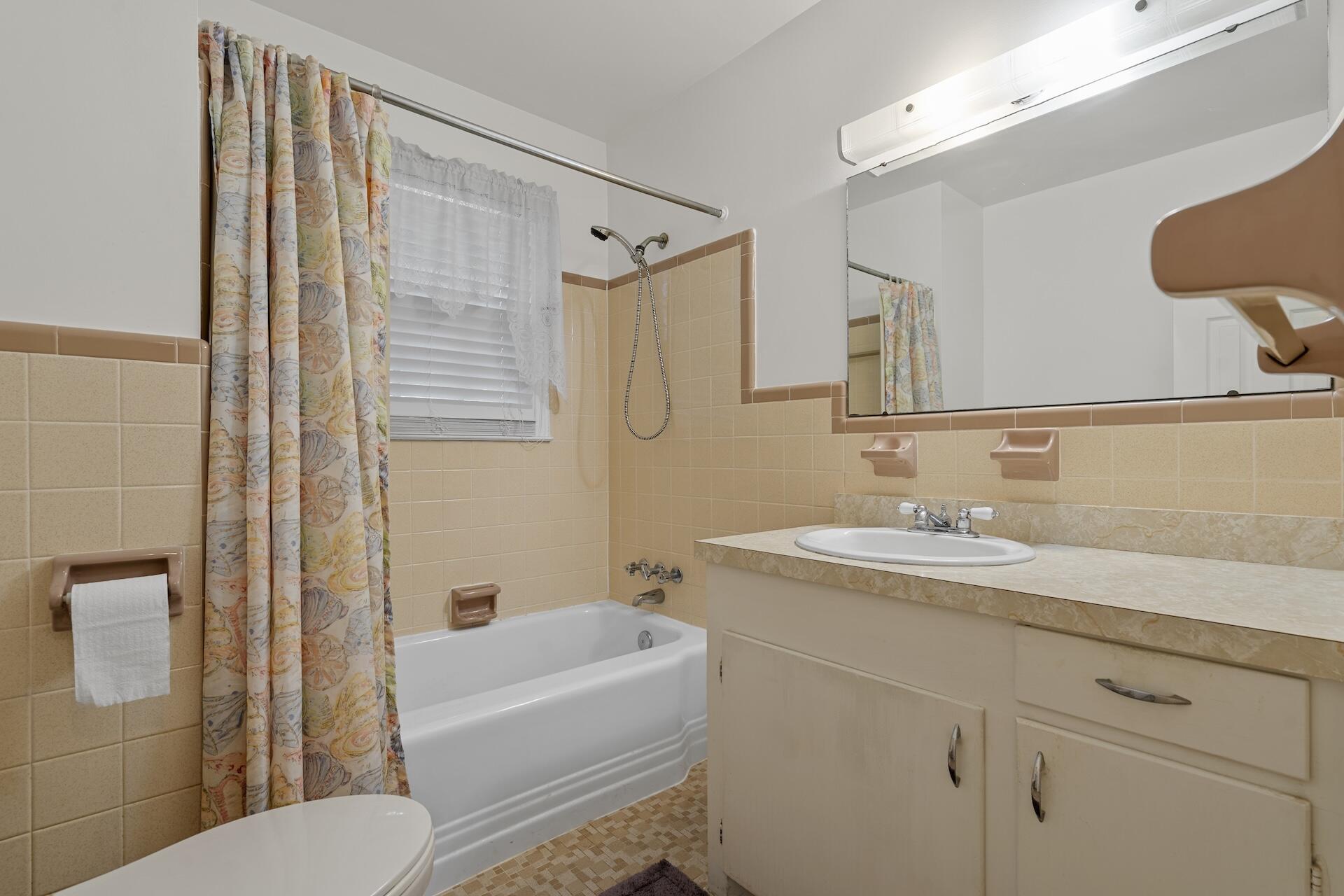 1318 New Castle Street Charleston, SC 29407 - Photo 24 of 29 Second Bath