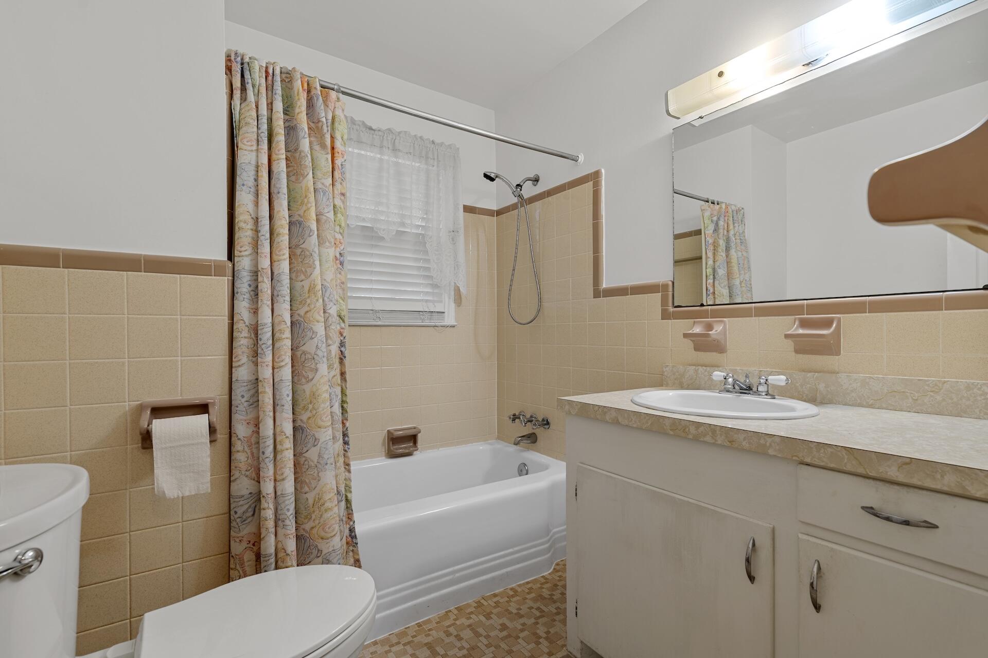 1318 New Castle Street Charleston, SC 29407 - Photo 25 of 29 Second Bath