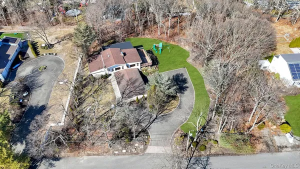 $699,999 | 39 Sycamore Avenue, Farmingville, NY 11738