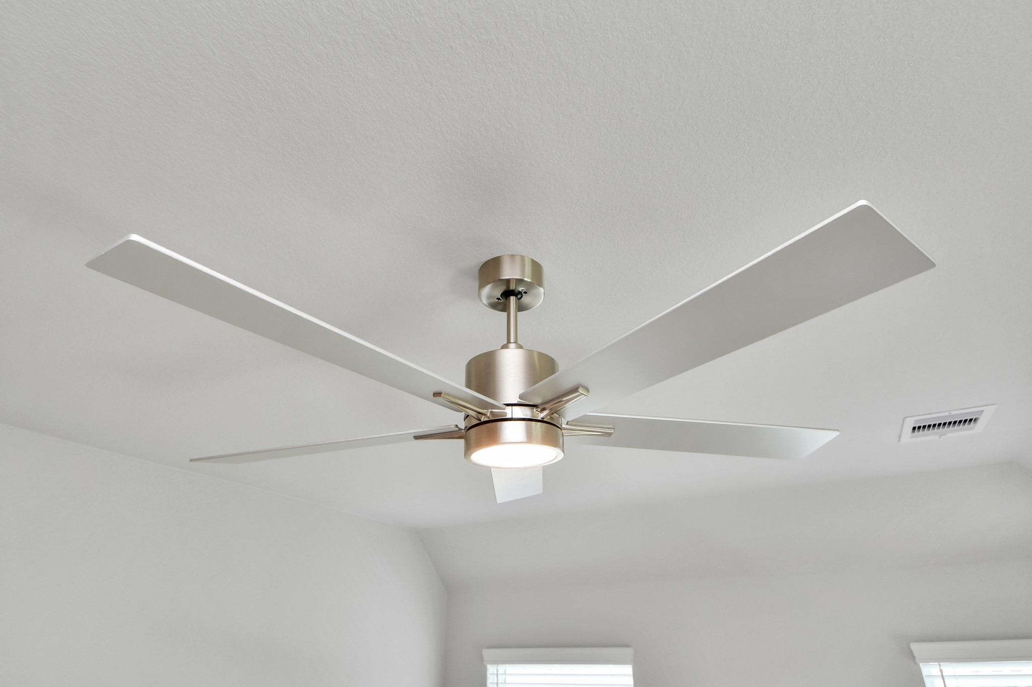 2946 Burris Park Drive Spring, TX 77373 - Photo 32 of 45 Stay comfortable year-round with the gentle breeze from the ceiling fan, creating the perfect atmosphere for family gatherings.