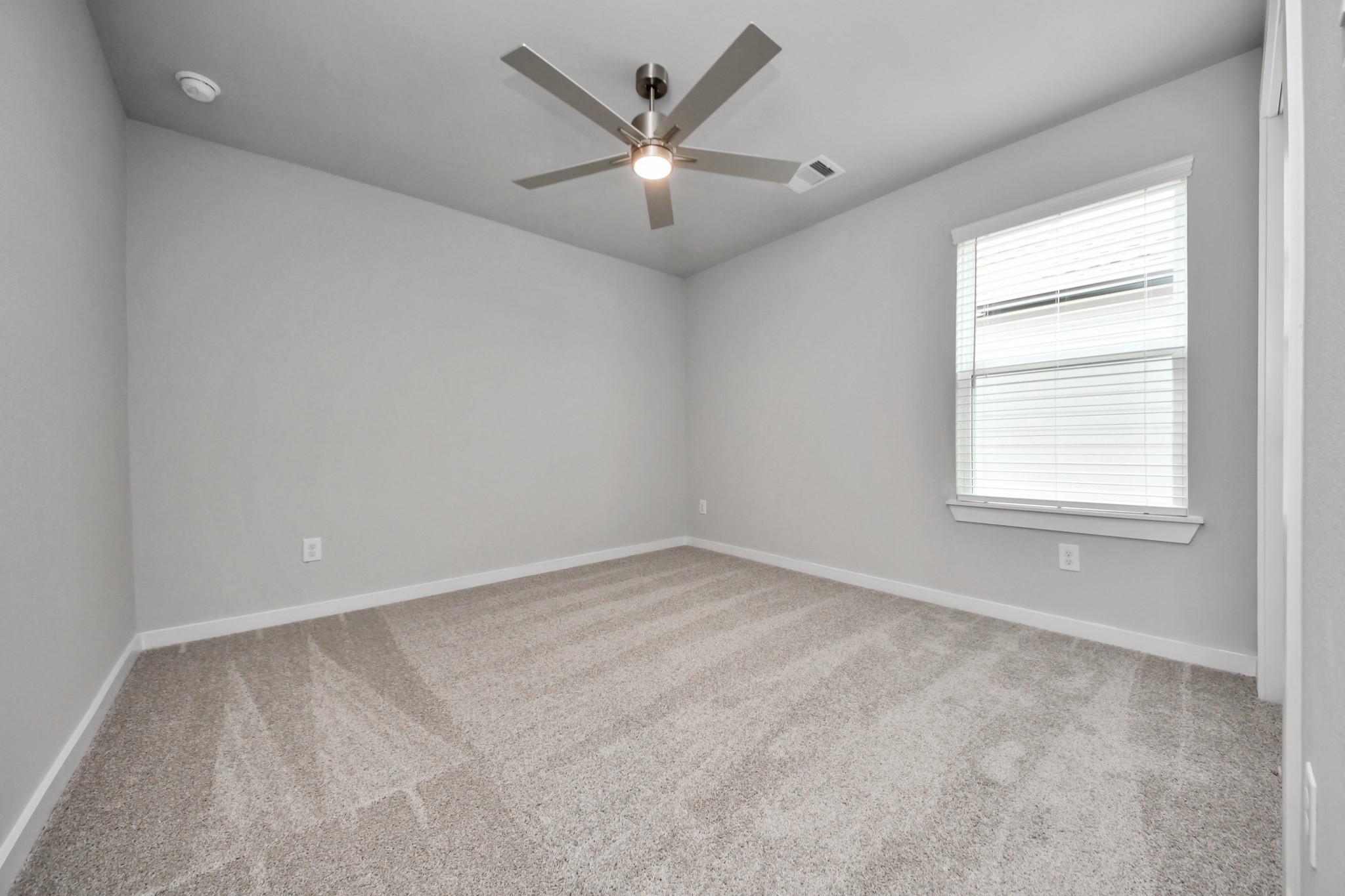 2946 Burris Park Drive Spring, TX 77373 - Photo 38 of 45 an empty room with a window and a ceiling fan