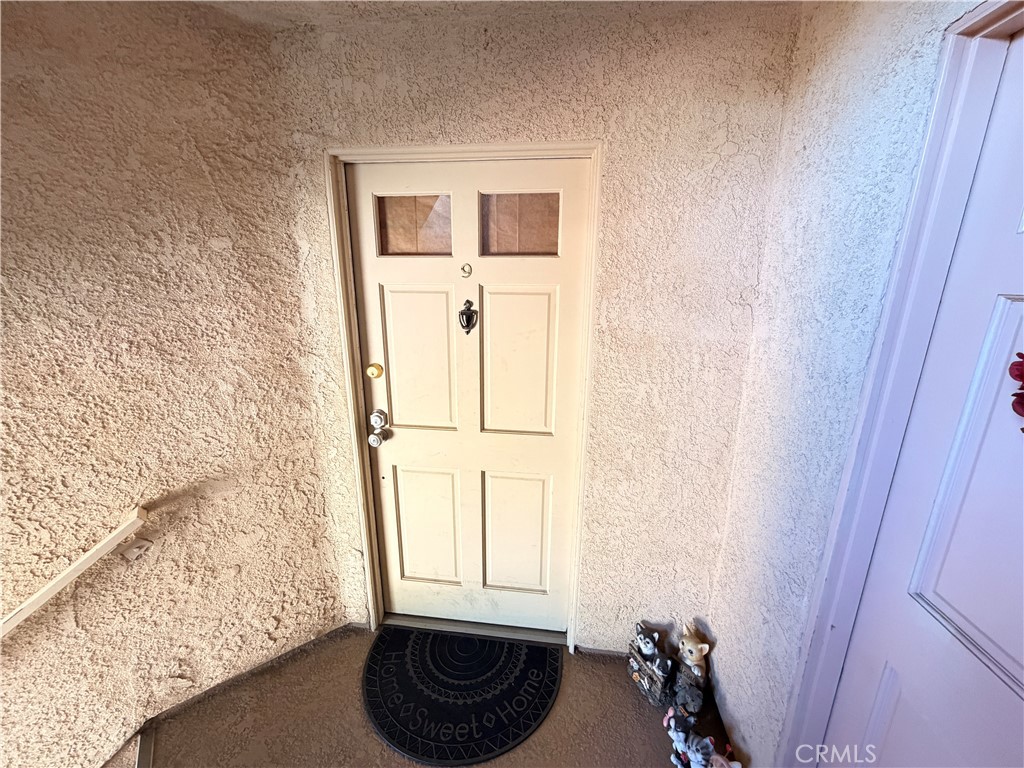 19804 Sandpiper Place, Unit 9 Newhall, CA 91321 - Photo 20 of 27 a bathroom with a window