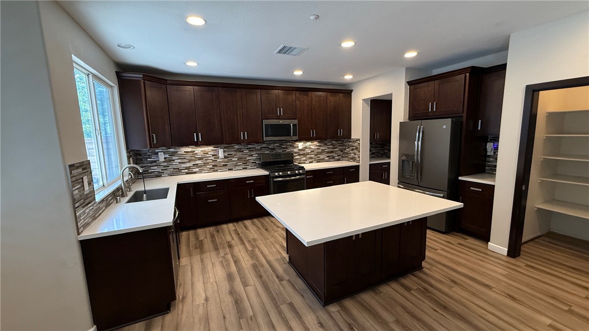 1571 Foothill Way Redlands, CA 92374 - Photo 4 of 54