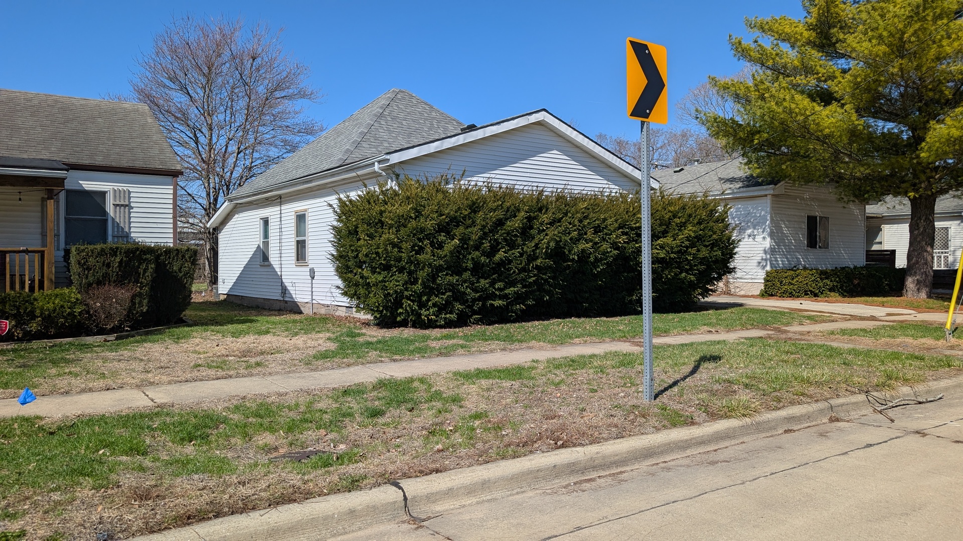 911 North Elm Street Champaign, IL 61820 - Photo 2 of 4 a view of a house with a yard
