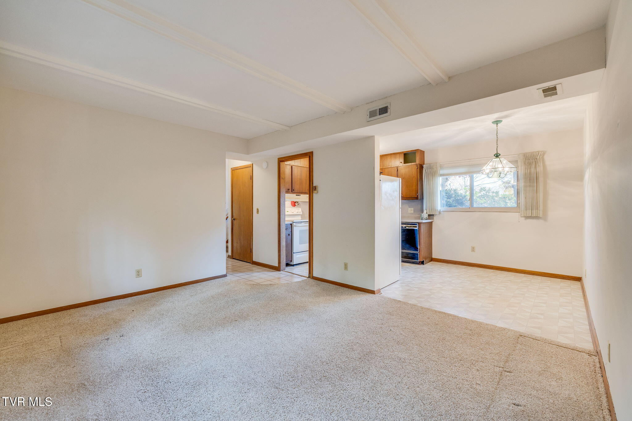 4422 Rustic Way Kingsport, TN 37664 - Photo 8 of 36 008