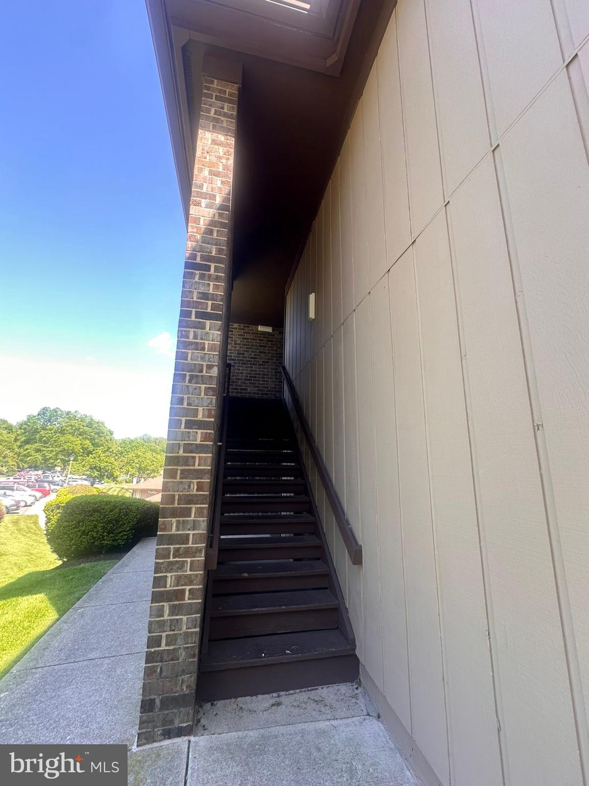 5821 E Royal Ridge Drive, Unit E Springfield, VA 22152 - Photo 3 of 20 a view of entryway