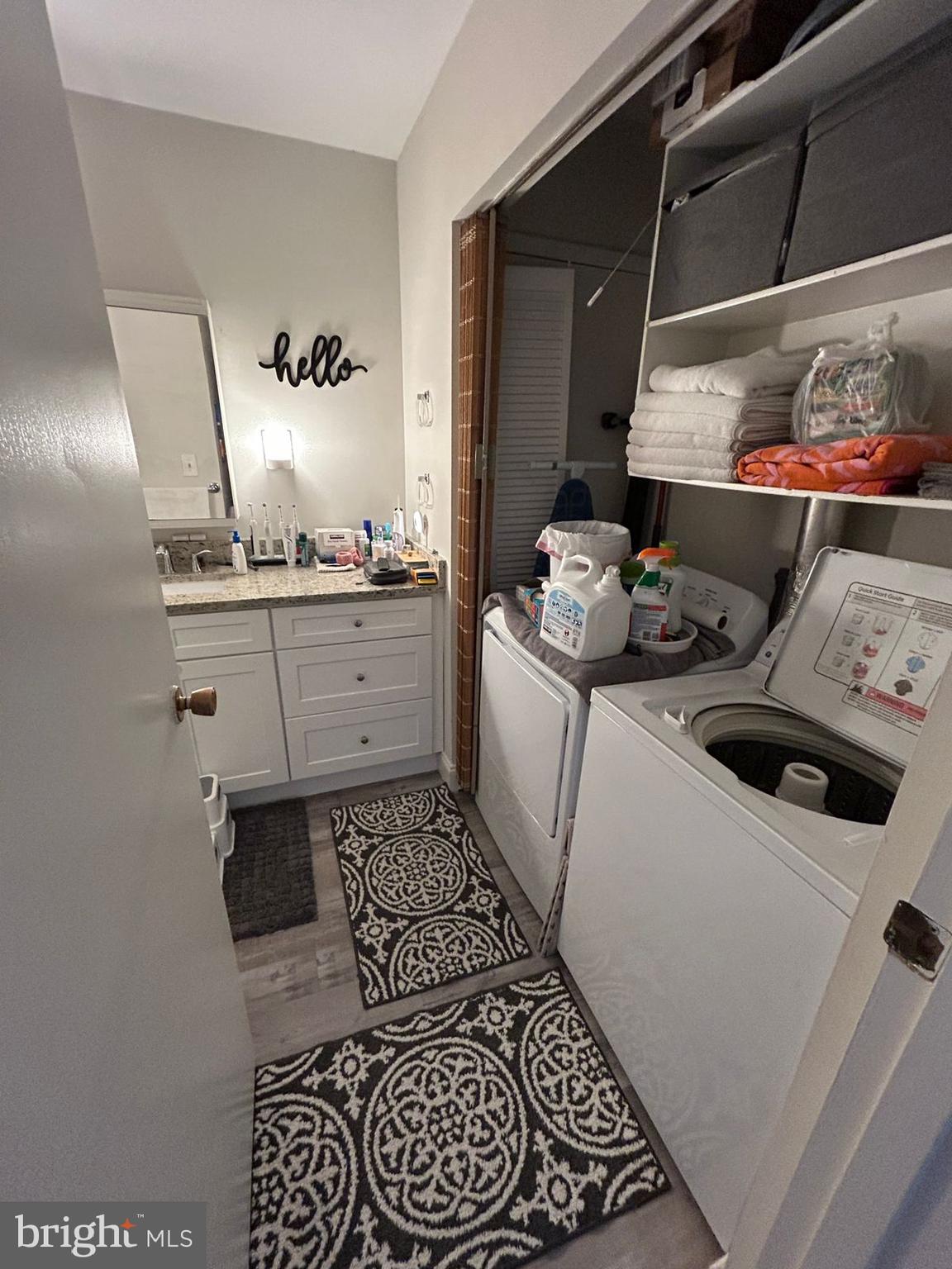 5821 E Royal Ridge Drive, Unit E Springfield, VA 22152 - Photo 9 of 20 a kitchen with a sink and cabinets