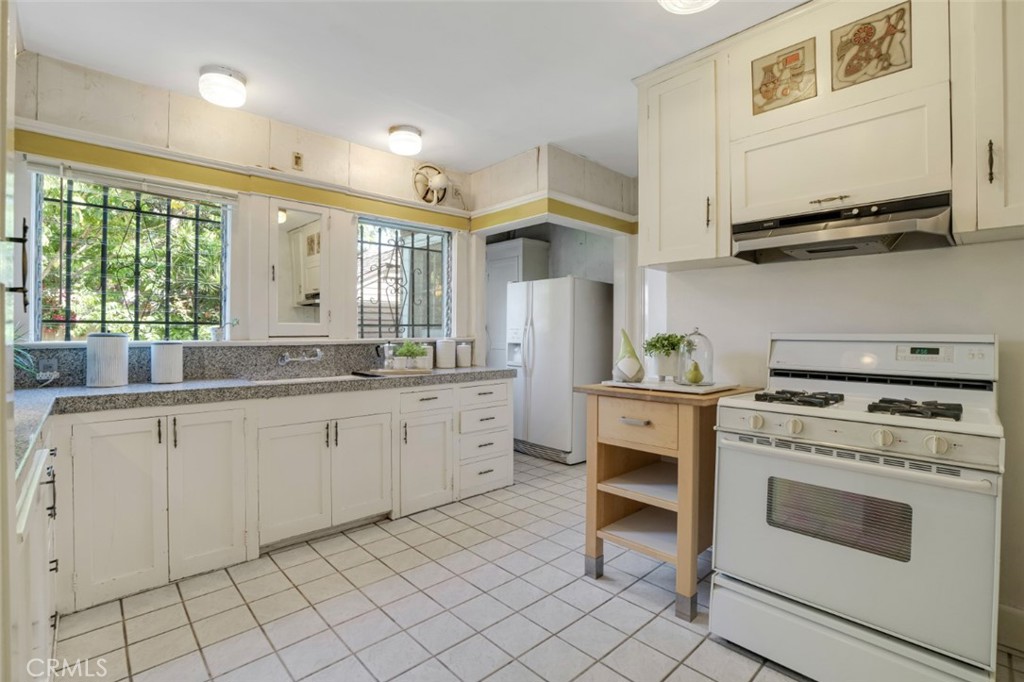 122 North Ridgewood Place Los Angeles, CA 90004 - Photo 12 of 43