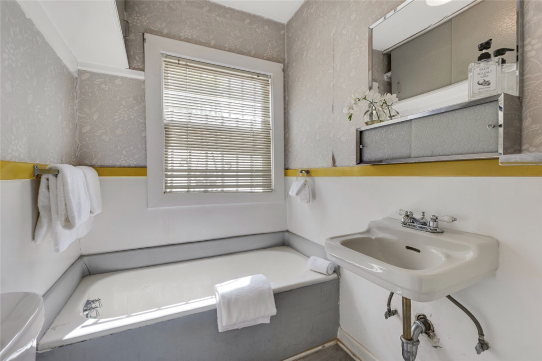 122 North Ridgewood Place Los Angeles, CA 90004 - Photo 16 of 43