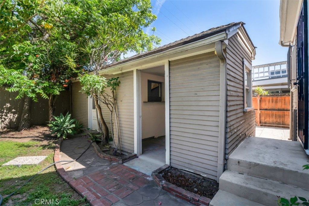 122 North Ridgewood Place Los Angeles, CA 90004 - Photo 37 of 43
