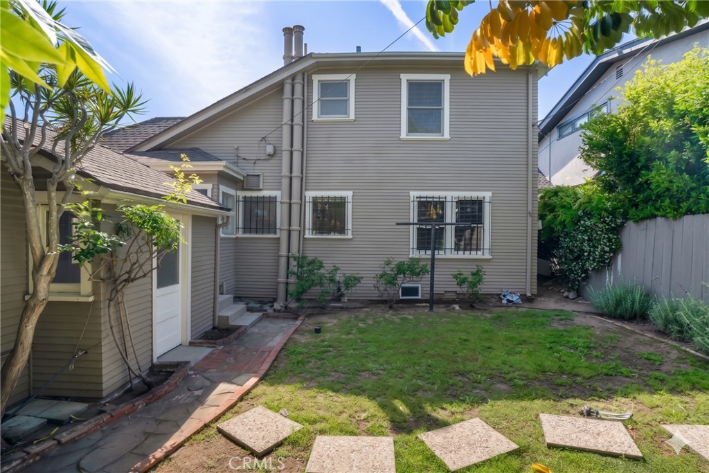 122 North Ridgewood Place Los Angeles, CA 90004 - Photo 38 of 43