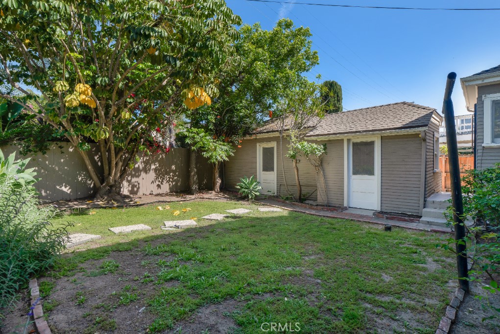 122 North Ridgewood Place Los Angeles, CA 90004 - Photo 39 of 43