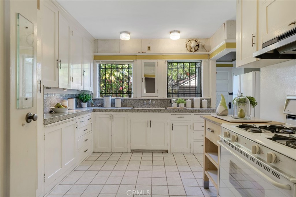 122 North Ridgewood Place Los Angeles, CA 90004 - Photo 10 of 43