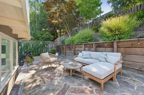 $1,695,000 | 11 Amberwood Lane, San Anselmo, CA 94960