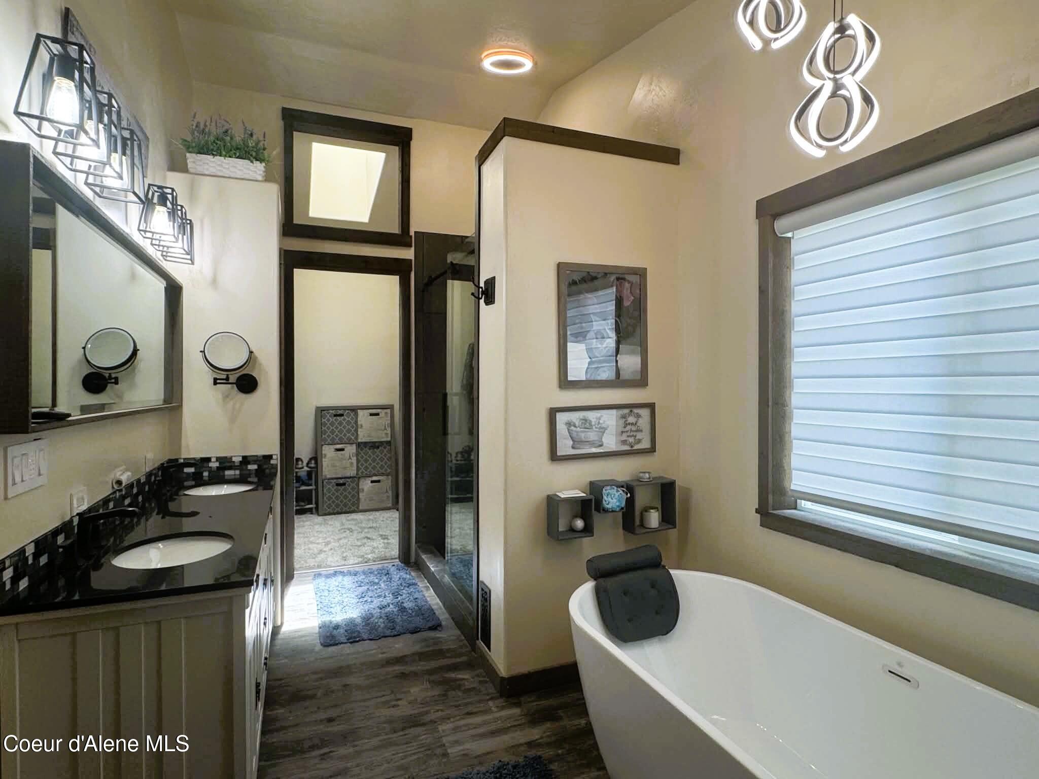 6637 East Little Joe Road Coeur D'Alene, ID 83814 - Photo 19 of 44 Primary Bathroom