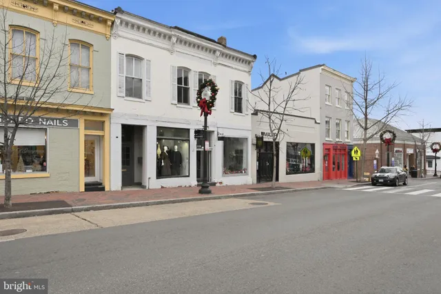 $2,700 | 1419 Wisconsin Avenue Northwest, Unit 3, Washington, DC 20007