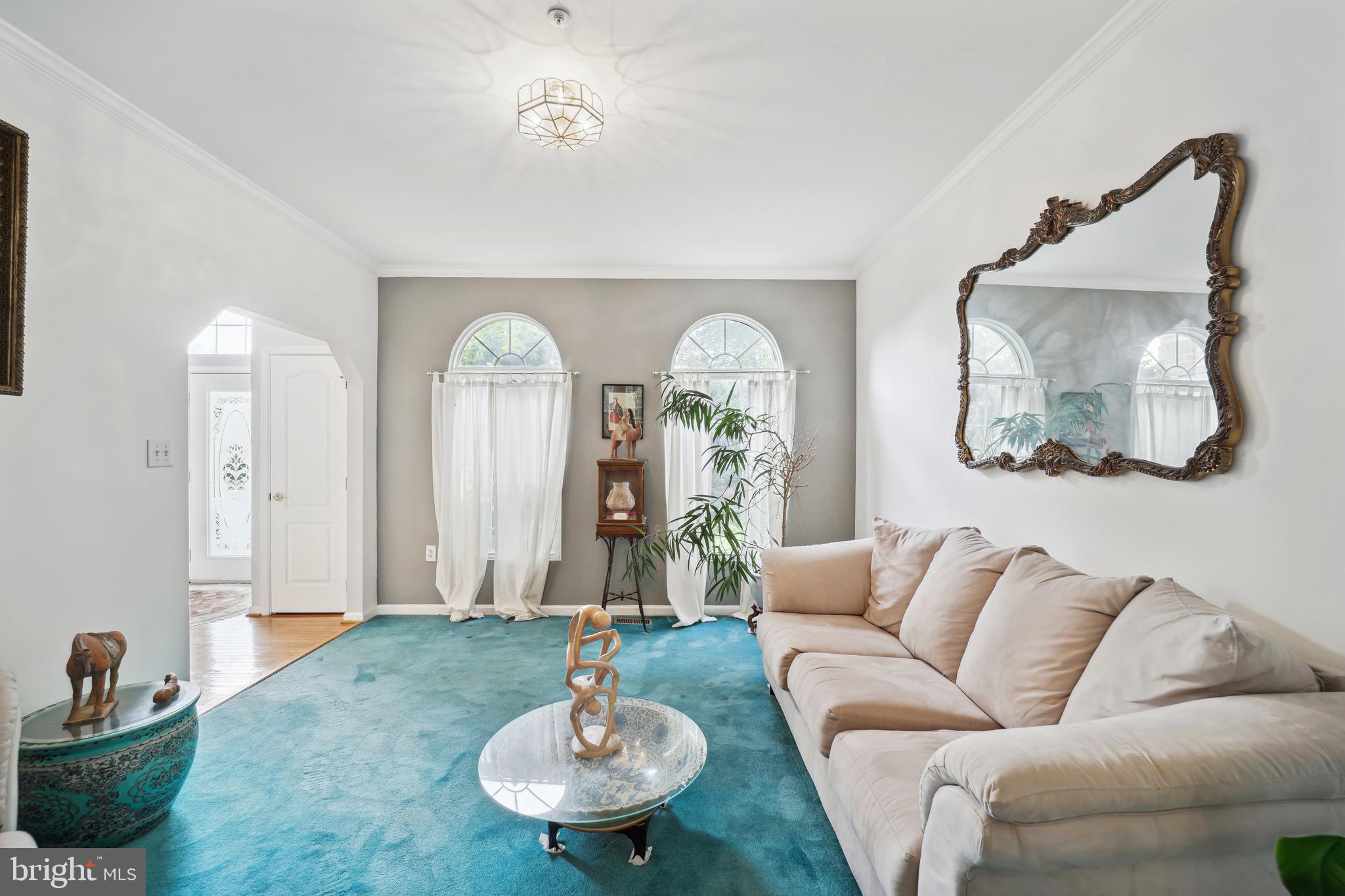 10809 Tippett Road Clinton, MD 20735 - Photo 17 of 48 Living Room
