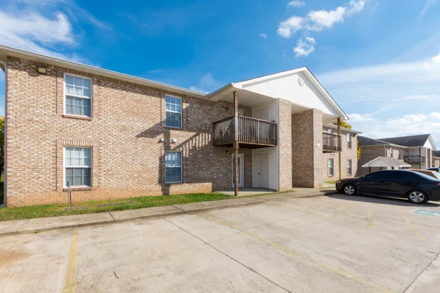 $950 | 3301 Royster Lane, Unit 803, Clarksville, TN 37042