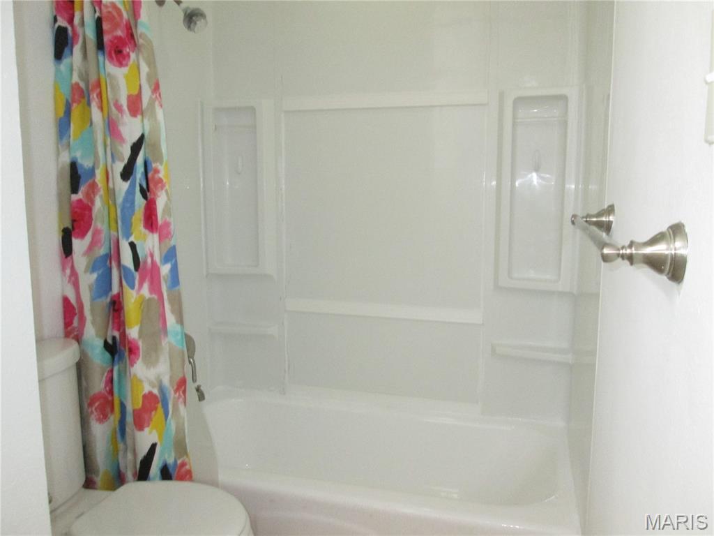 1210 Wicklow Road, Unit L Ballwin, MO 63021 - Photo 12 of 17