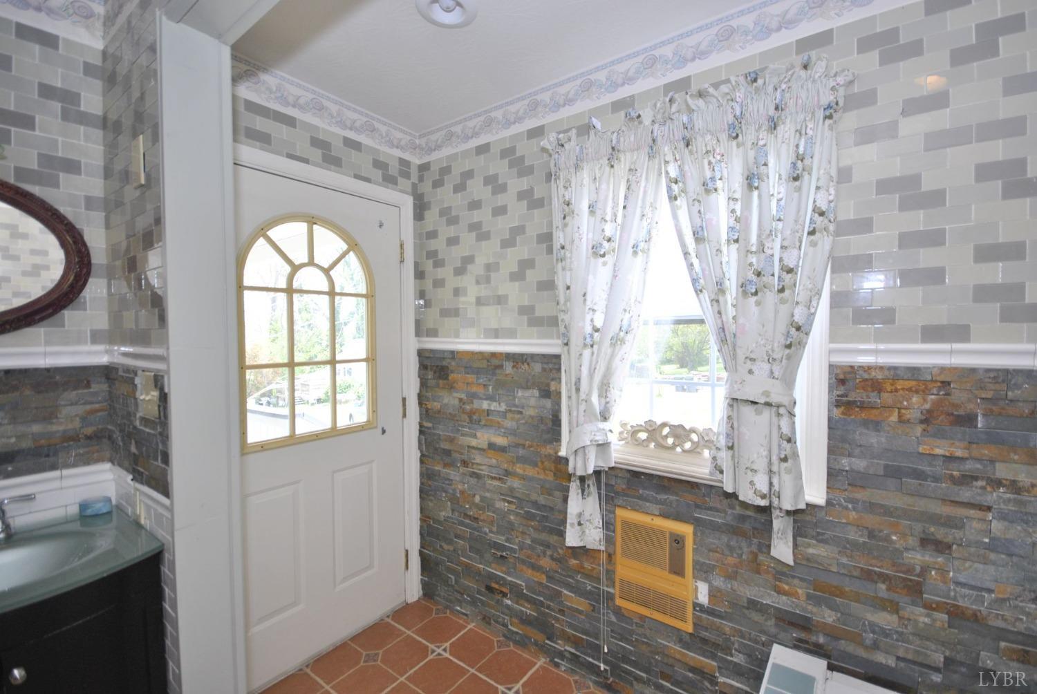 400 North Main Street Amherst, VA 24521 - Photo 16 of 89