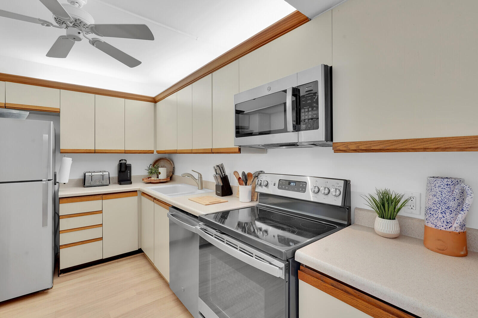 400 Ocean Trail Way, Unit 909 Jupiter, FL 33477 - Photo 13 of 66 Kitchen