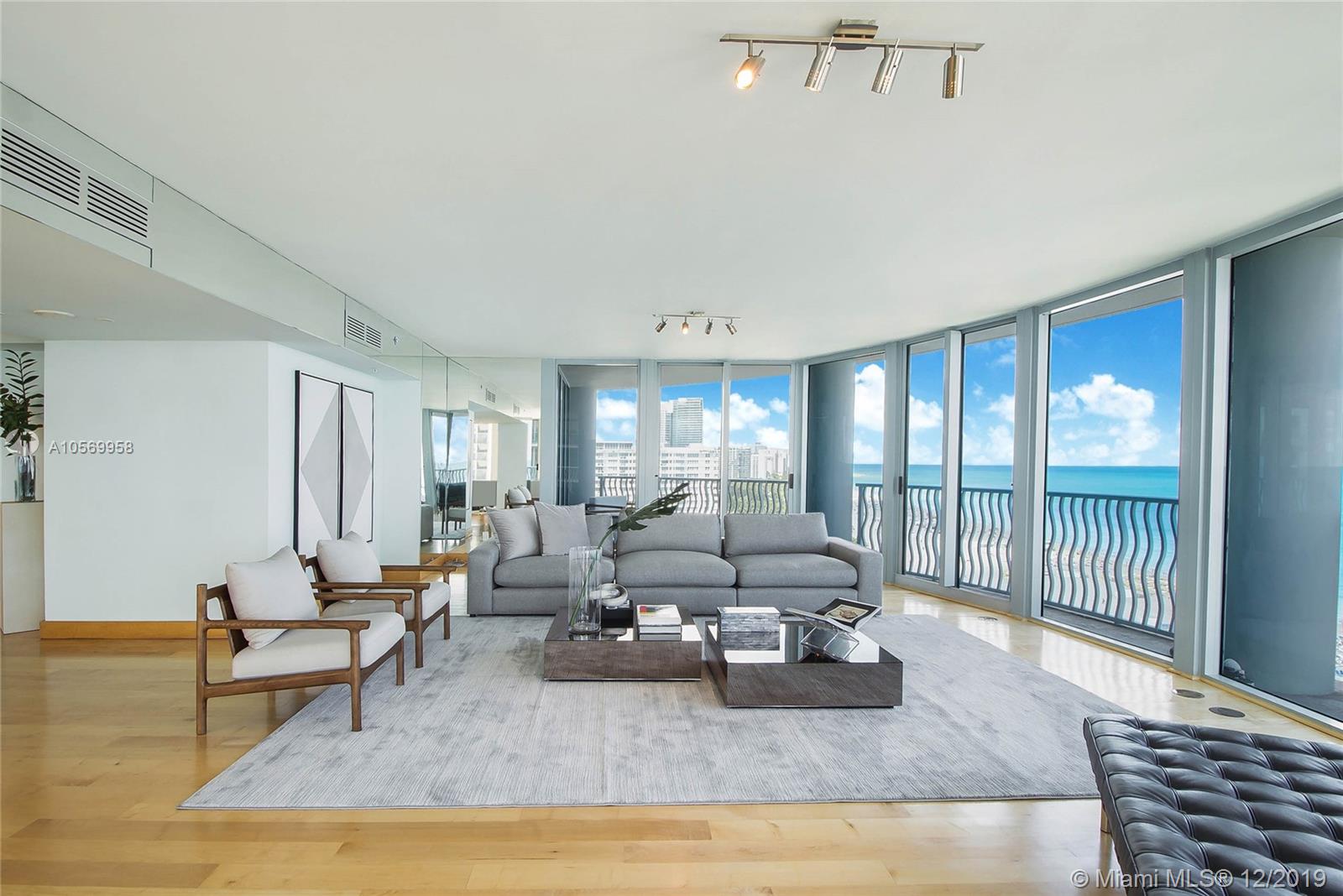 1500 Ocean Drive, Unit UPH2 Miami Beach, FL 33139 - Photo 6 of 28 Living Room