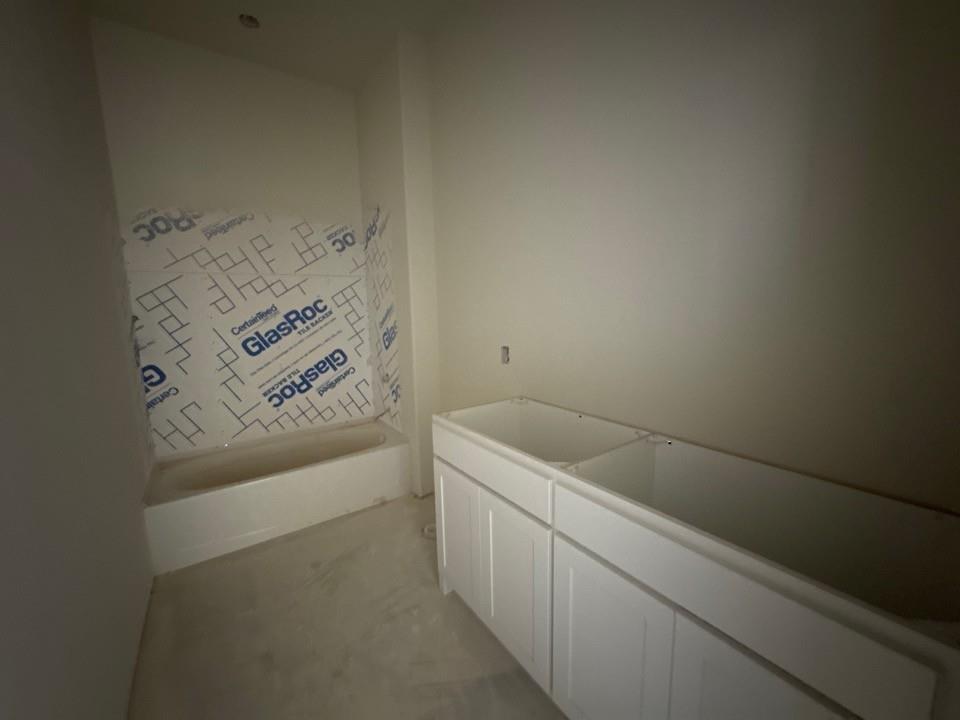 114 Brandywine Trail Rhome, TX 76078 - Photo 12 of 17 a utility room with dryer and washer