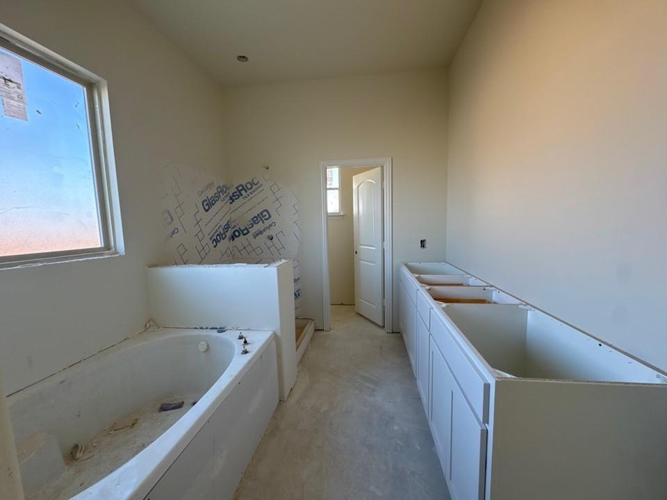114 Brandywine Trail Rhome, TX 76078 - Photo 14 of 17 a bathroom with a bathtub and a sink