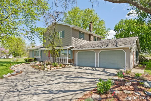 $390,000 | 2097 10th Street, Shelbyville, MI 49344