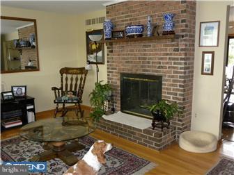 1363 Cherry Tree Road Aston, PA 19014 - Photo 3 of 9 Living Room