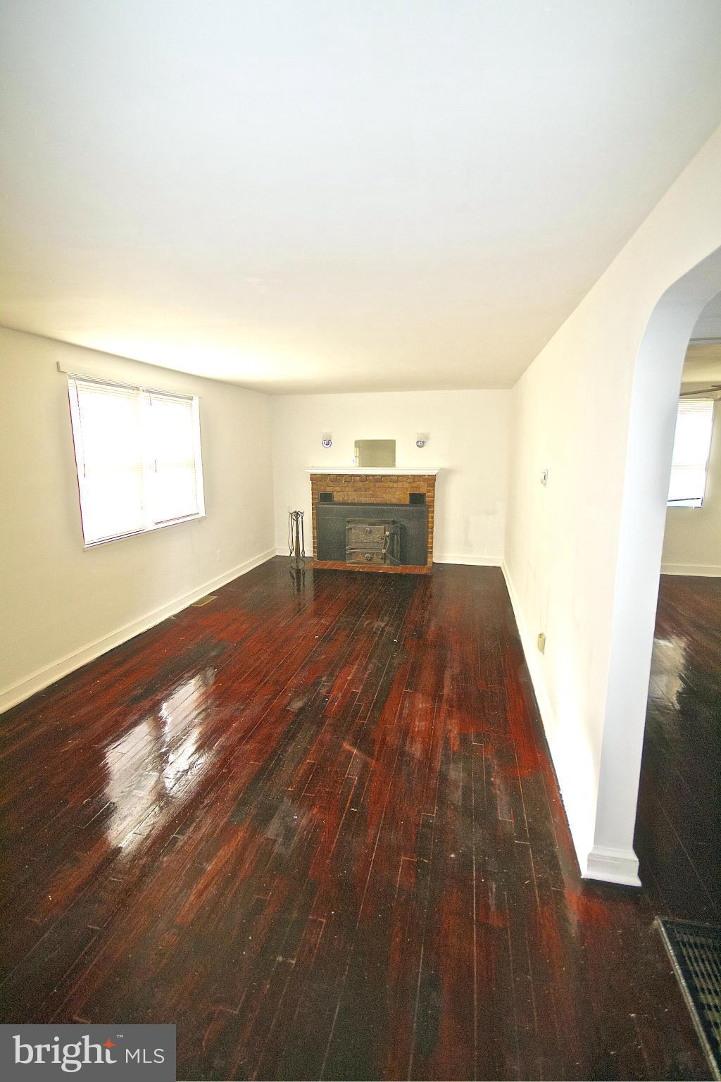 9516 Temple Hill Road Clinton, MD 20735 - Photo 3 of 10 Living Room