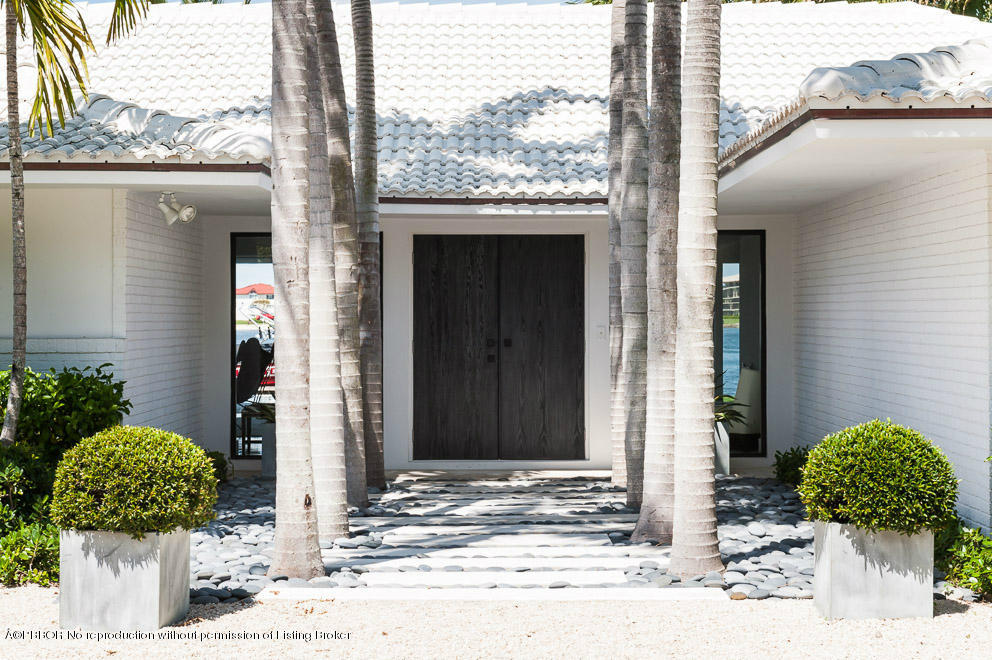 1225 Lands End Road Manalapan, FL 33462 - Photo 3 of 28 a front view of a house