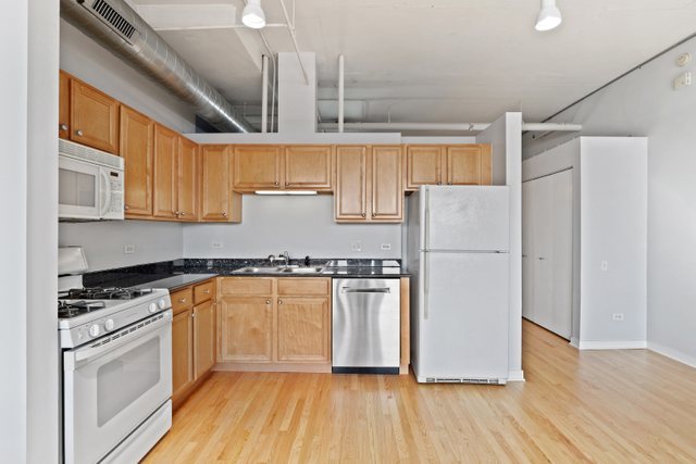 500 South Clinton Street, Unit 624 Chicago, IL 60607 - Photo 9 of 17