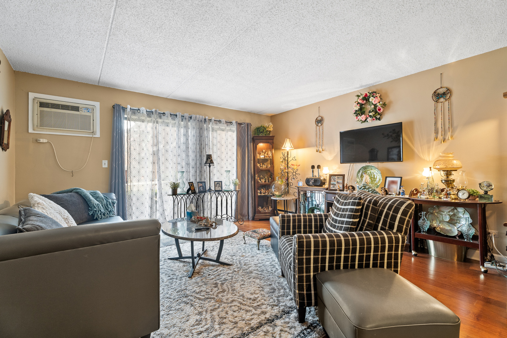 730 Briar Hill Lane, Unit 1 Addison, IL 60101 - Photo 3 of 16 a living room with furniture fireplace and a flat screen tv