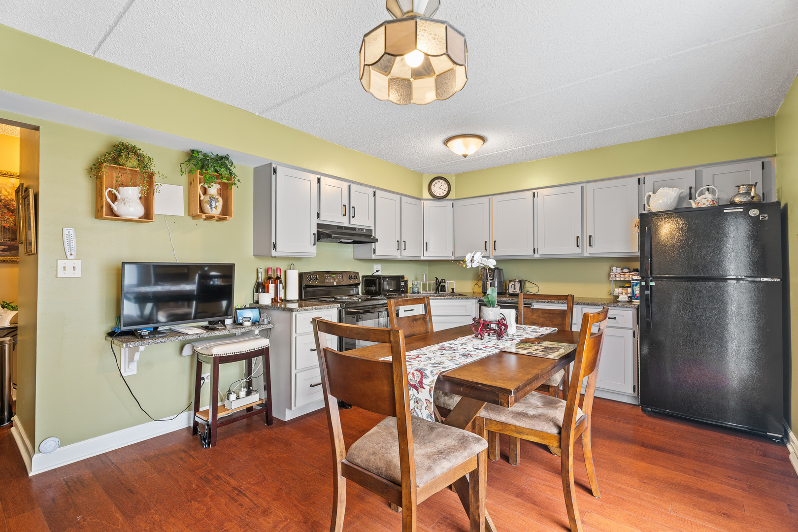 730 Briar Hill Lane, Unit 1 Addison, IL 60101 - Photo 8 of 16 a view of a dining room with furniture and a kitchen