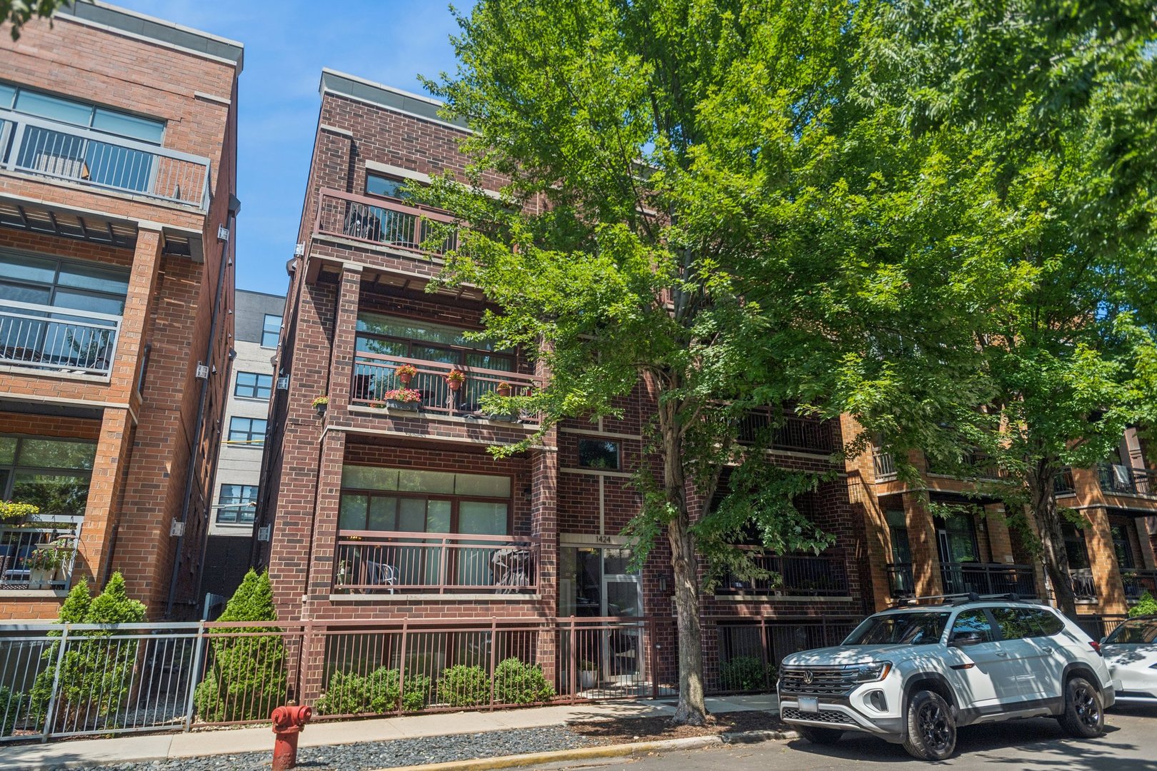 1424 West Fillmore Street, Unit 2E Chicago, IL 60607 - Photo 1 of 24