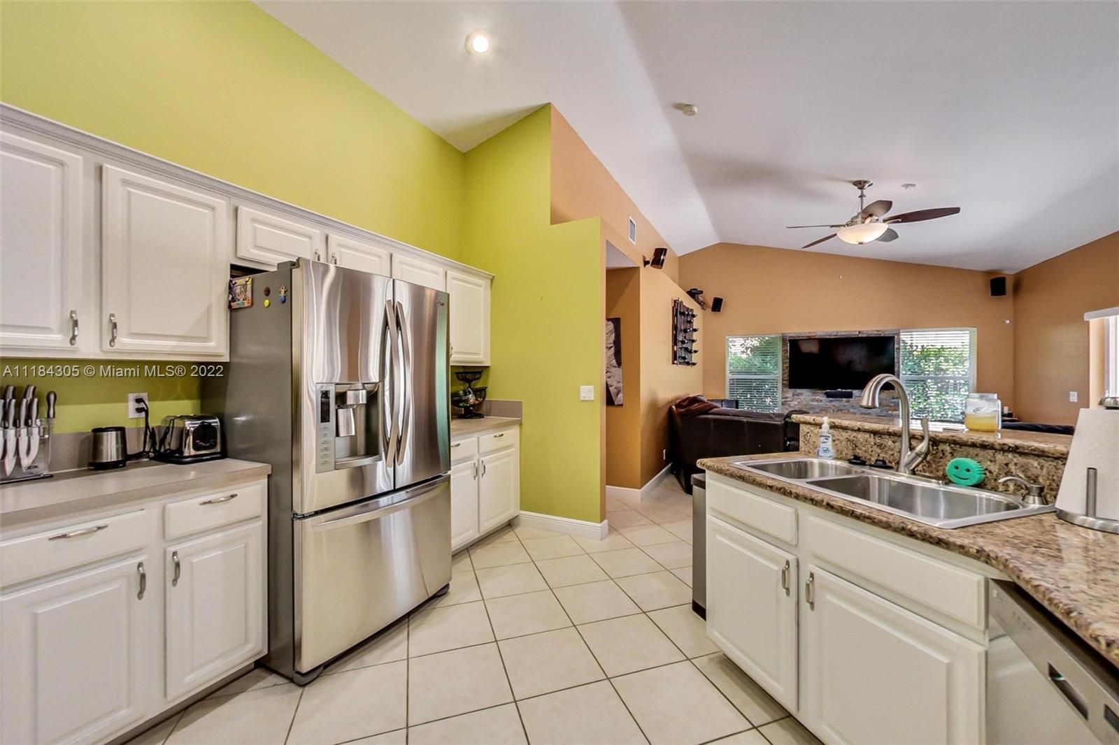 3340 Overlook Road Davie, FL 33328 - Photo 13 of 48 Gallery Image 13