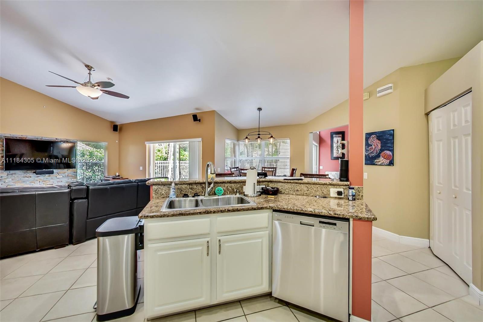 3340 Overlook Road Davie, FL 33328 - Photo 15 of 48 Gallery Image 15