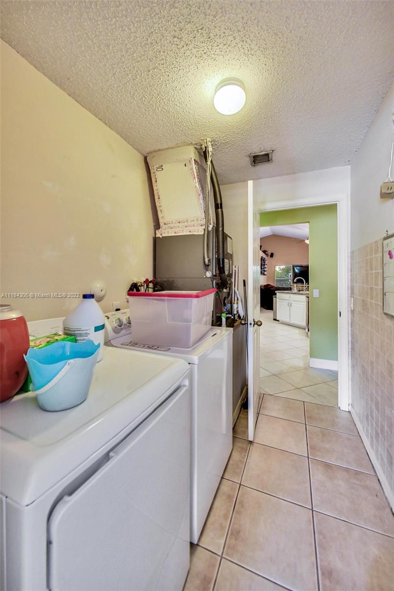 3340 Overlook Road Davie, FL 33328 - Photo 40 of 48 Gallery Image 40