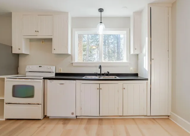 $550,000 | 8 Western Avenue, Gorham, ME 04038