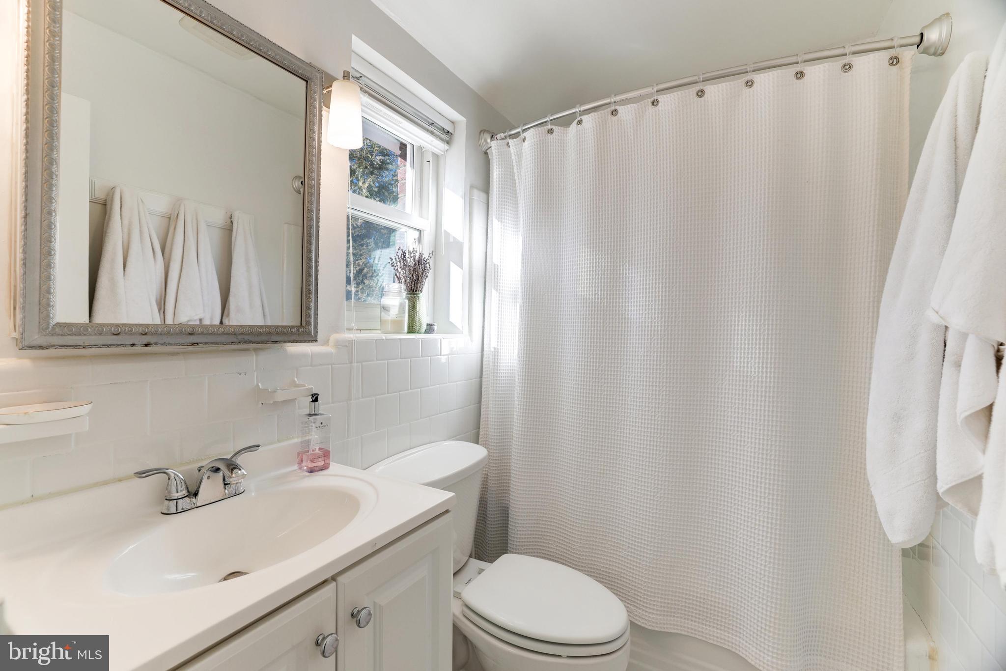 10018 Greenock Road Silver Spring, MD 20901 - Photo 12 of 22 Hall Bathroom