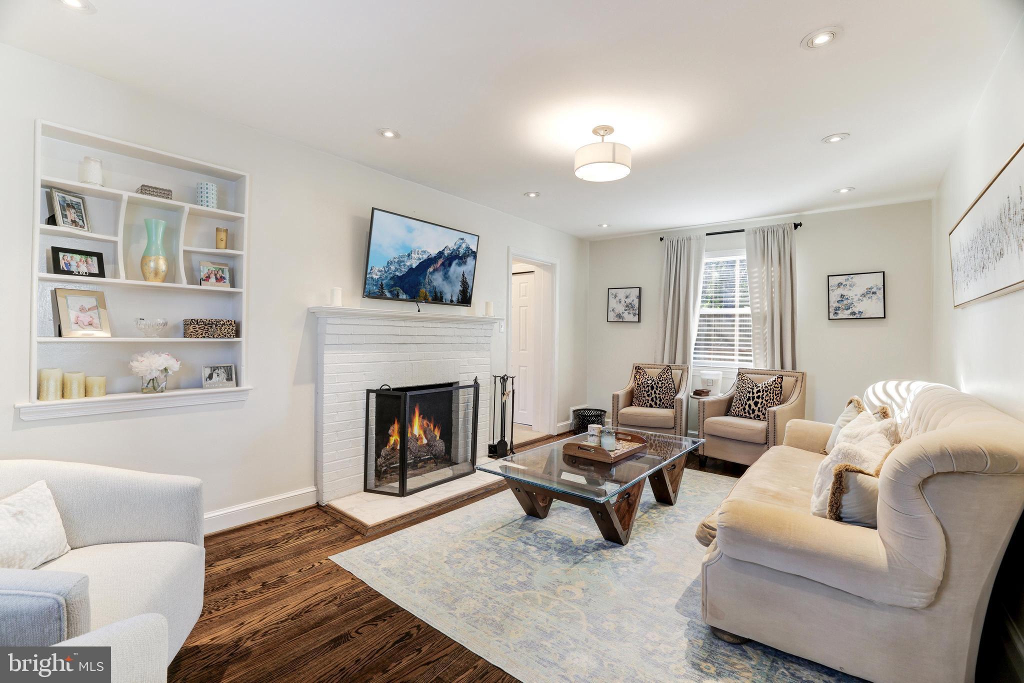 10018 Greenock Road Silver Spring, MD 20901 - Photo 3 of 22 Living Room
