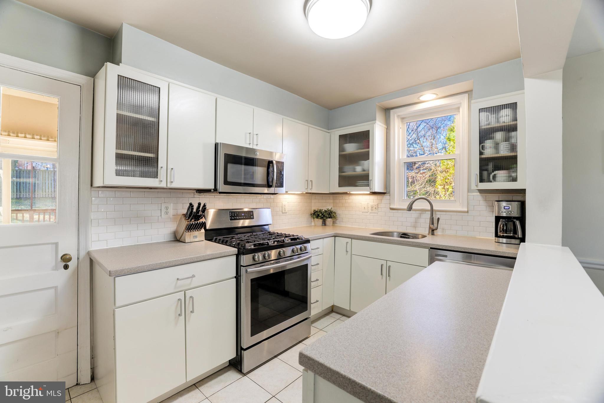 10018 Greenock Road Silver Spring, MD 20901 - Photo 6 of 22 Kitchen