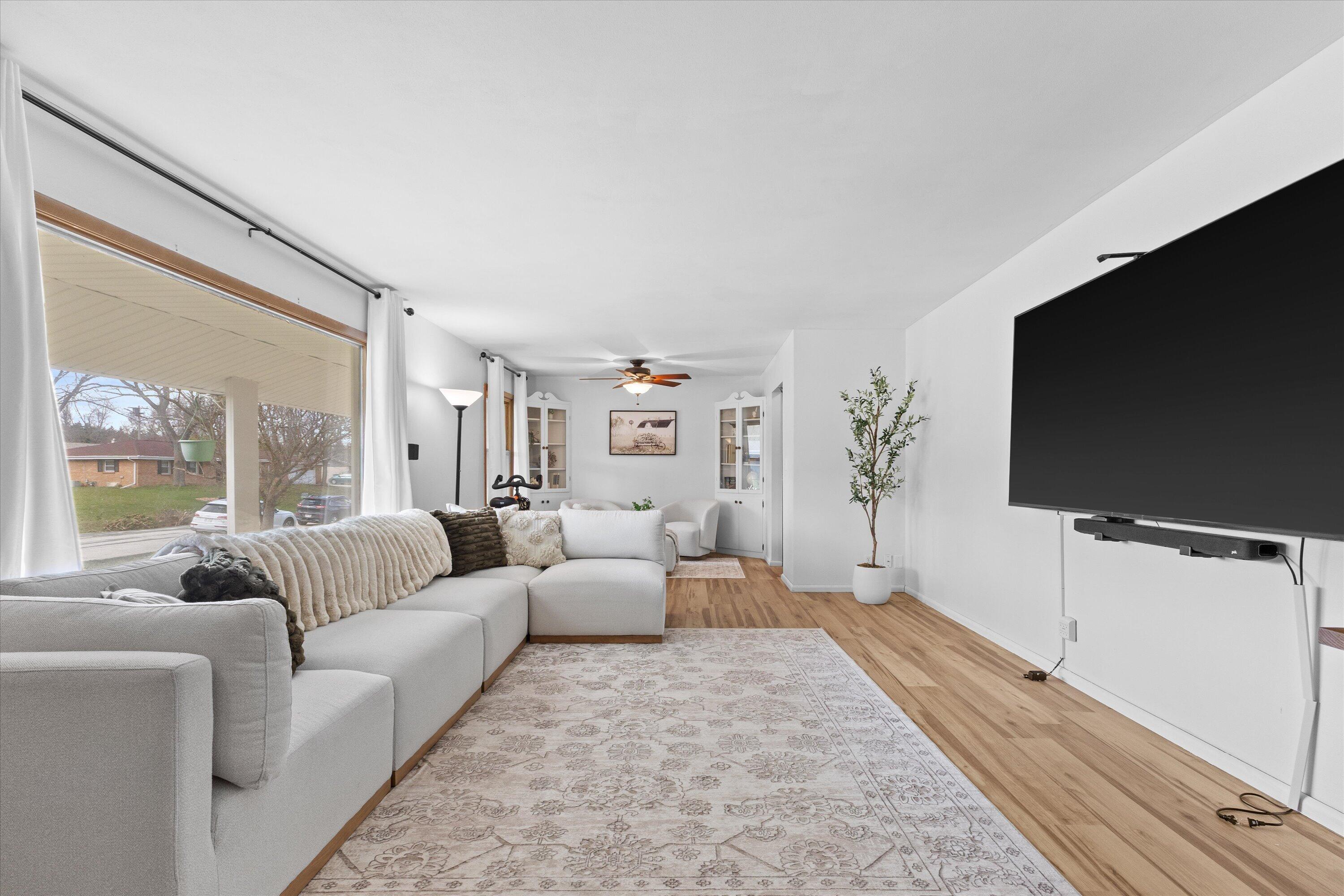 7014 North 97th Street Milwaukee, WI 53224 - Photo 7 of 38 28-6D1A8437