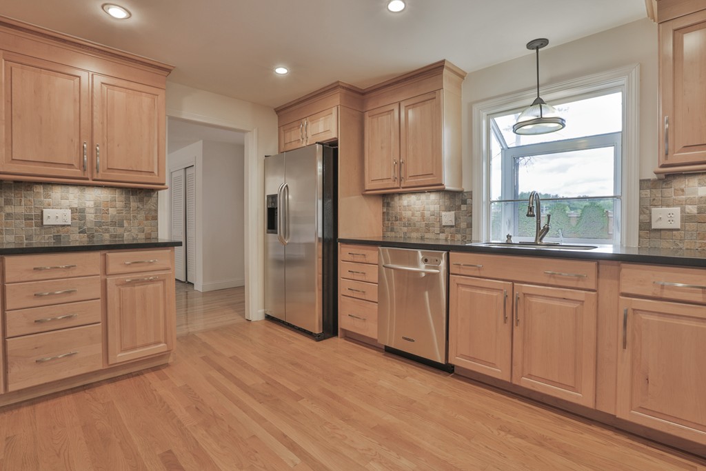8 Nadine Road Acton, MA 01720 - Photo 11 of 27 Gallery Image 11