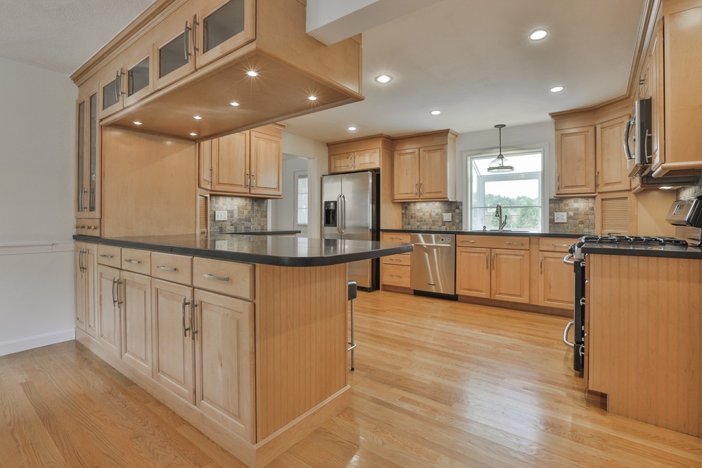 8 Nadine Road Acton, MA 01720 - Photo 8 of 27 Gallery Image 8