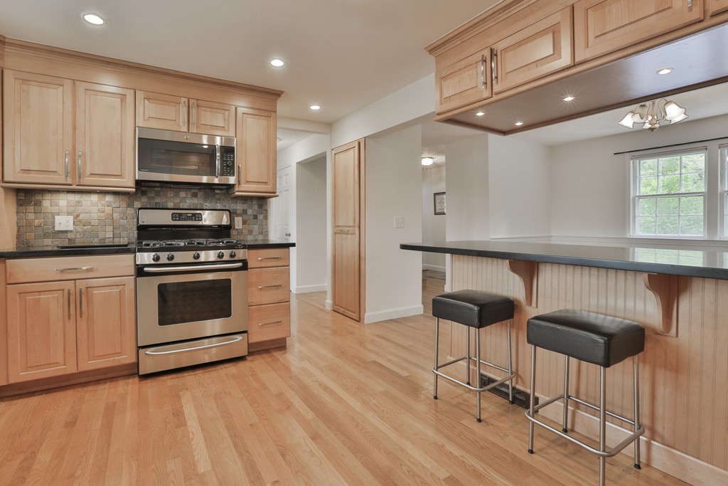 8 Nadine Road Acton, MA 01720 - Photo 10 of 27 Gallery Image 10