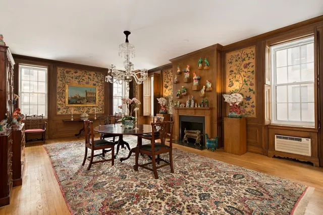 a view of a livingroom with furniture window and outside view