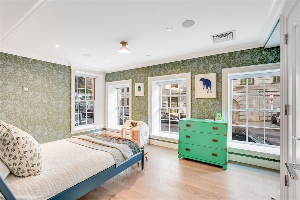 32 Derne Street, Unit 2C Boston, MA 02114 - Photo 8 of 14