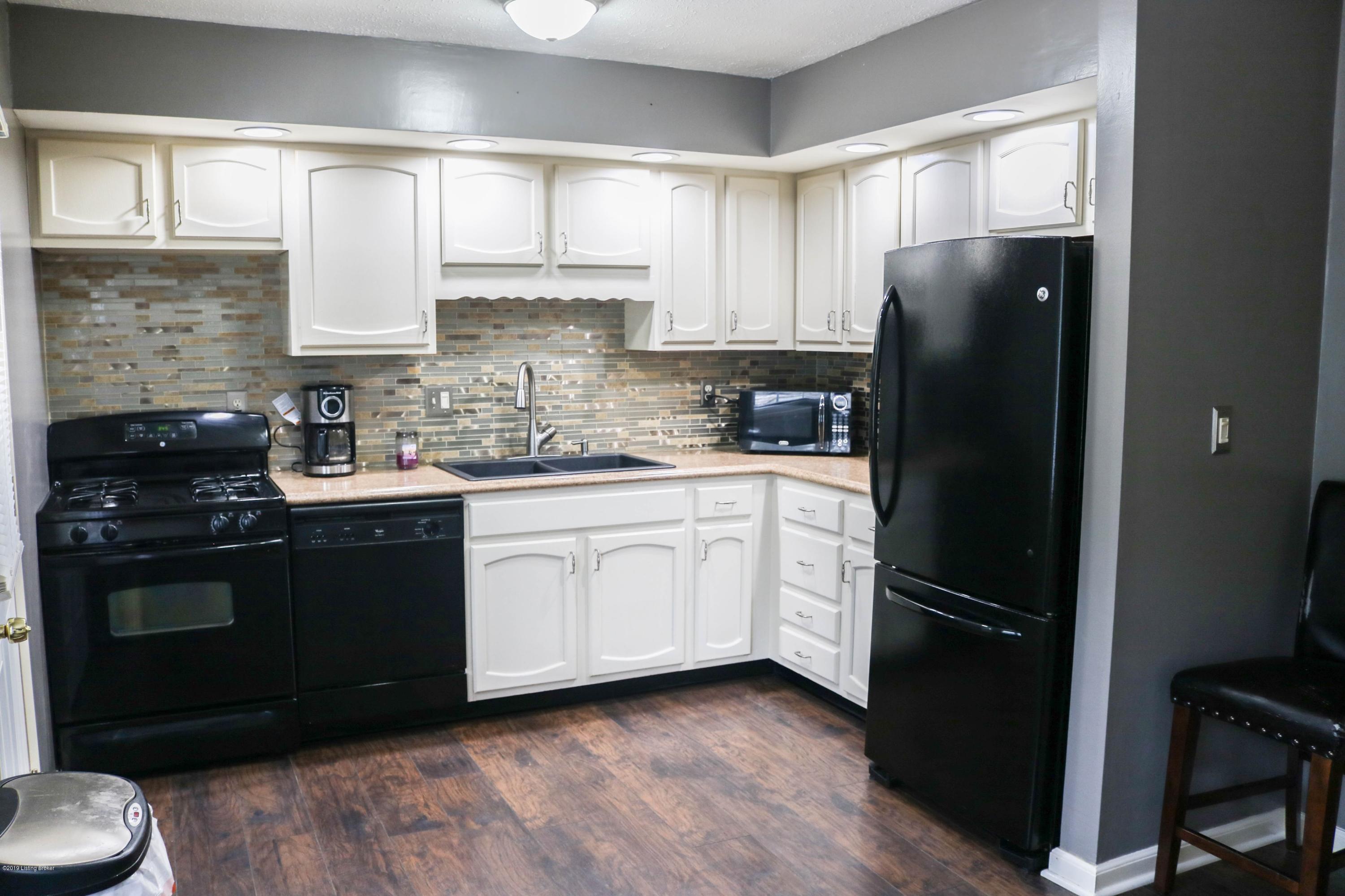 5300 Rayburn Road Louisville, KY 40272 - Photo 16 of 99 16
